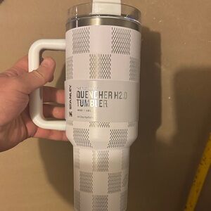 Stanley White Checkered Travel Tumbler with Handle h2.0 40oz new in box